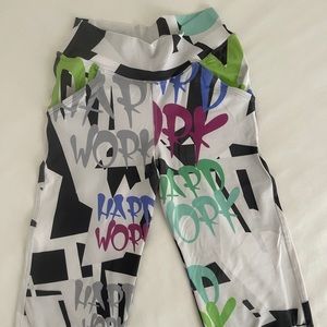 💫 In good, gently used condition with no rips, stains, tears or pilling.